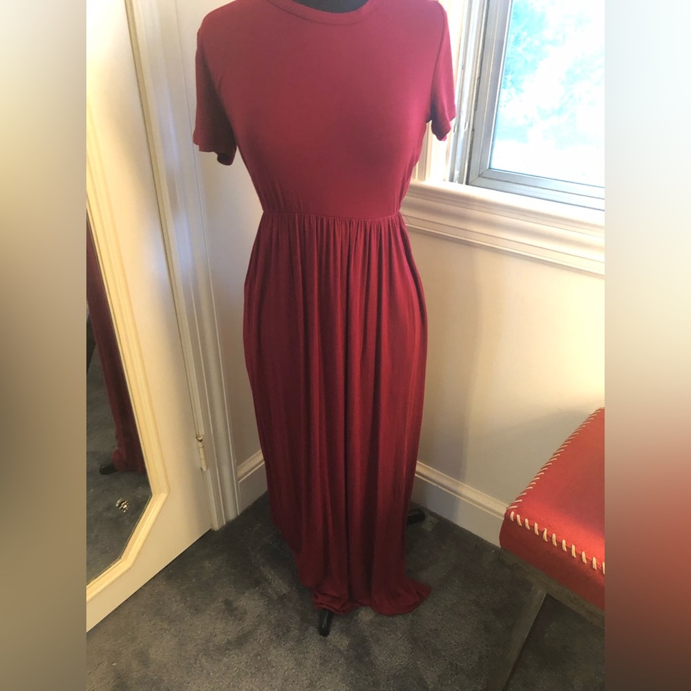Beautiful Burgundy Maxi dress with pockets, size medium